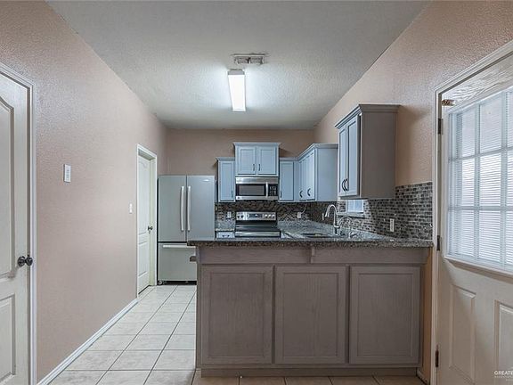4th image of 2200 E Hibiscus Ave