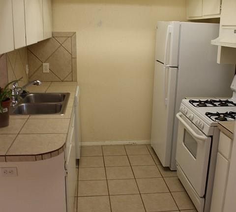5th image of 8208 Hood Cir #B