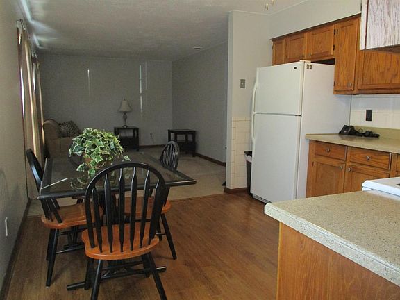 4th image of 2433 Walnut Dr