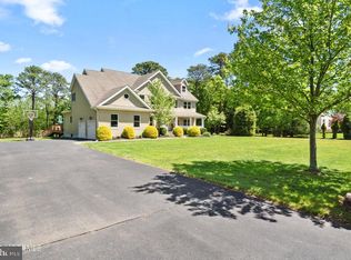 4 Hummingbird Ct, Howell, NJ 07731