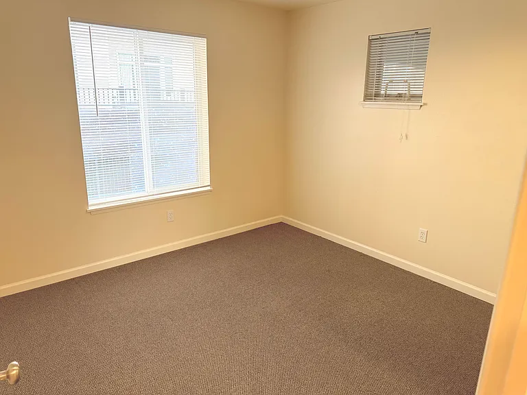 Lee Plaza — Photo 16