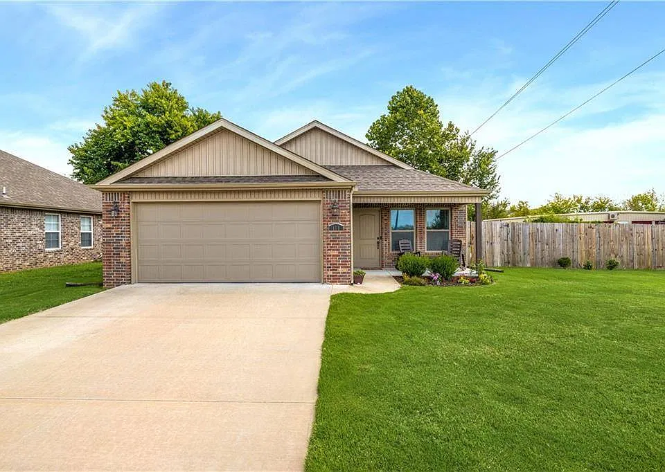 151 Foxglove St