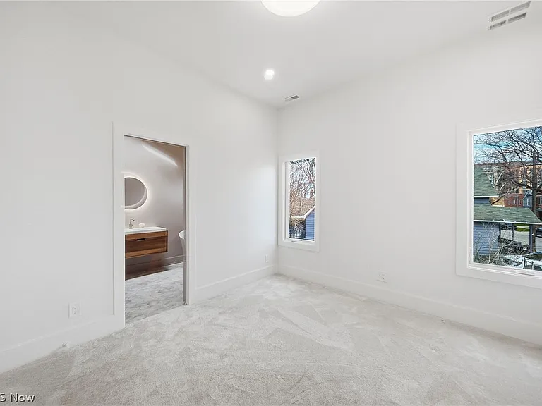 1440 W 57th St — Photo 35