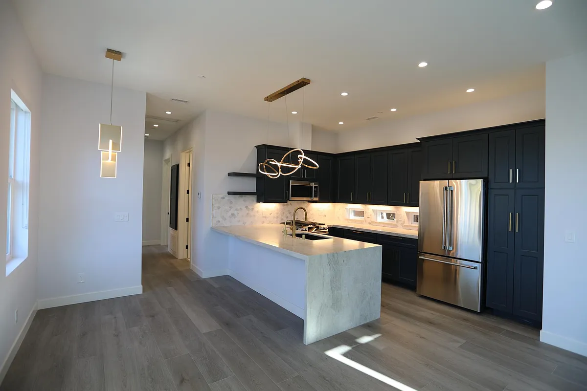 Building Photo - 475 Avenida Primavera