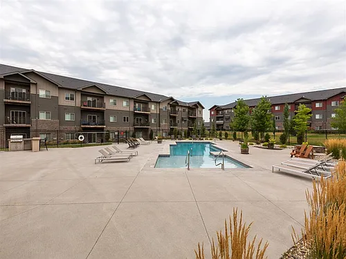Avenue 204 Photo 1