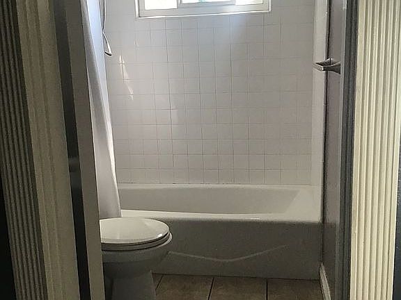 5th image of 713 N Greenberry Ave