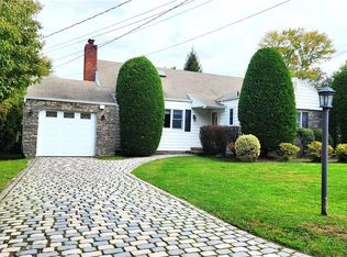 63 Tintern Ln, Scarsdale, NY 10583