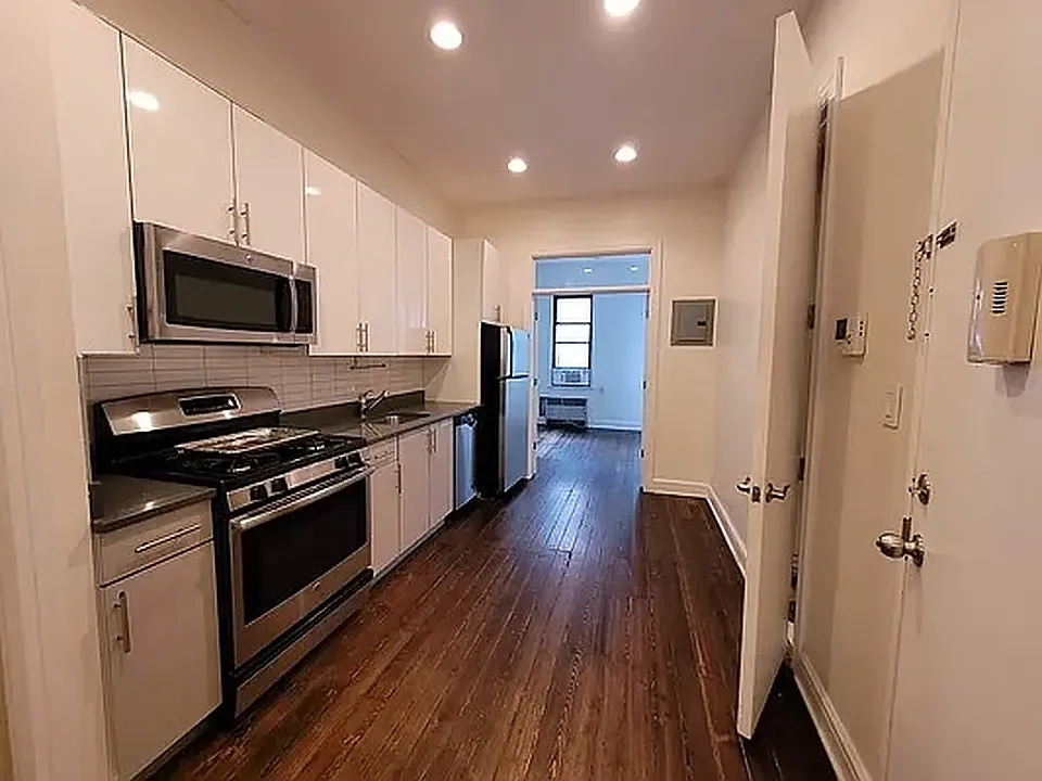 361 Graham Ave #2L