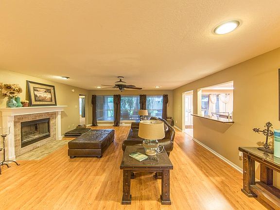 3rd image of 1918 Fennigan Ln
