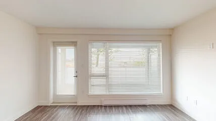 2215 Hastings St E — Photo 10
