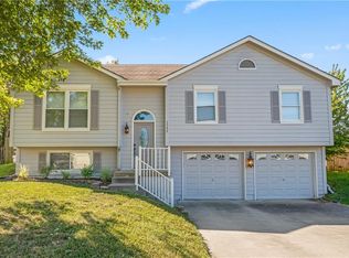 1537 SE 11th St, Lees Summit, MO 64081