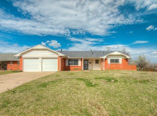2900 N Viewpoint Dr, Midwest City, OK 73110