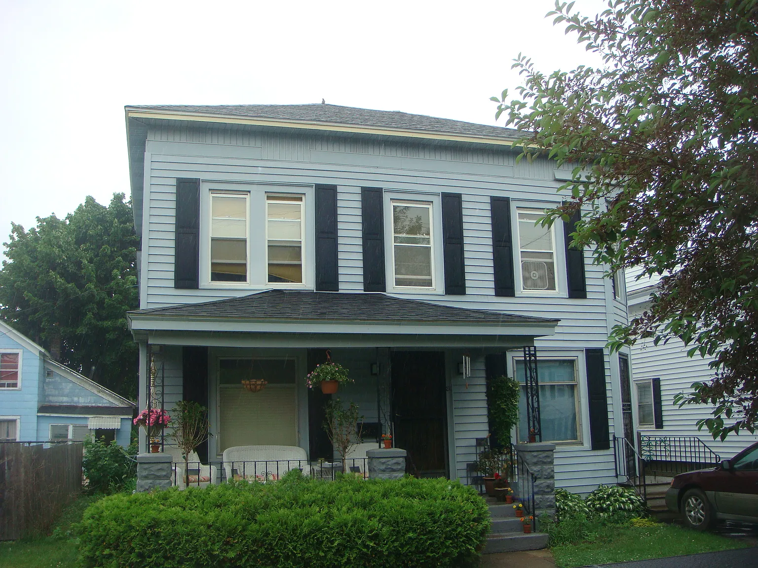 6 bed, 2.5 bath, 3300 sqft, $2,400 — Photo 4