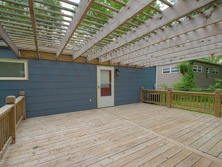 10810 Ewing Ave — Photo 17