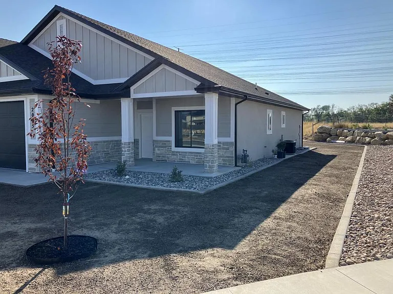 2065 S 3125 W — Photo 25