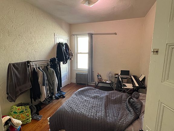 5th image of 36 Melendy Ave #3rd