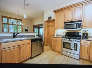 507 Whispering Willow Ln, Solon, IA 52333