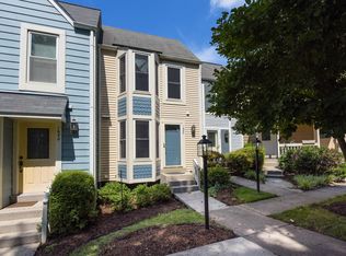 1688 Oaktree Ct, Reston, VA 20194