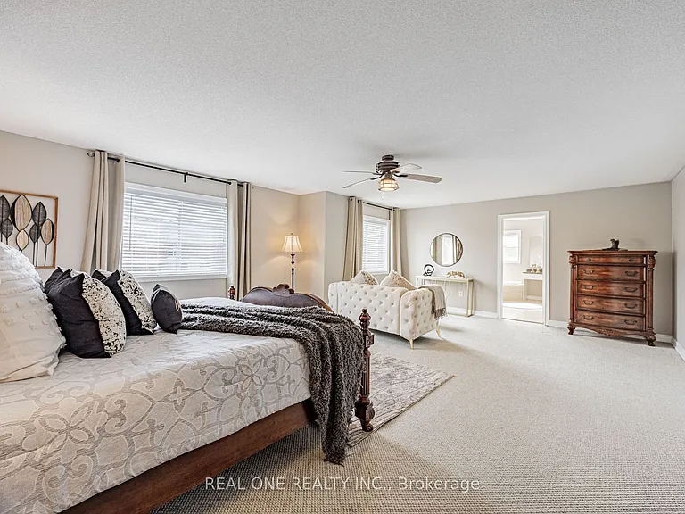 51 Hanson Cres — Photo 24