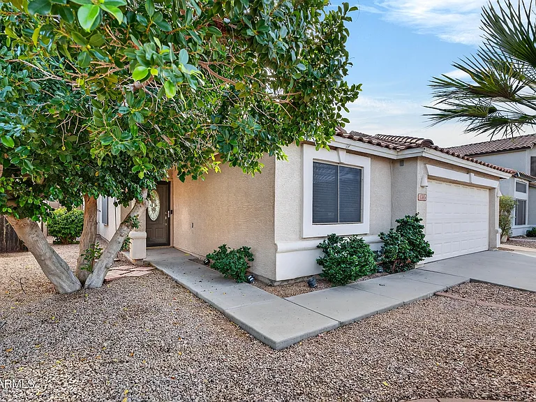 1365 E Betsy Ln — Photo 2