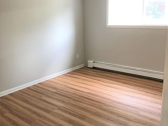 2nd image of 220 Quincy Ave APT 2