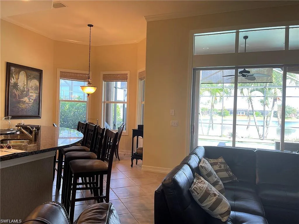 3 bed, 2.0 bath, 1975 sqft, $10,000 — Photo 3