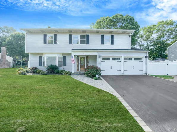 20 Janet Street, Port Jefferson Station, NY 11776