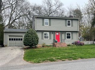 84 Edmond Dr, Warwick, RI 02886