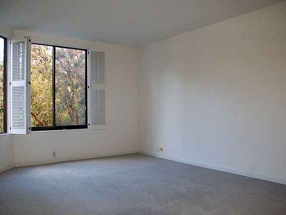 4th image of 154 Lombard St APT 54