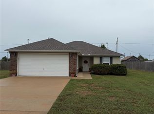 607 Persimmon St SW, Gravette, AR 72736