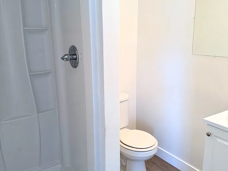 Full bathroom 2