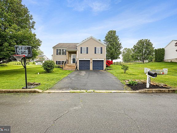 2nd image of 20 Christine Dr