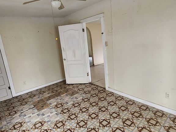 5th image of 300 W Burcham Ave