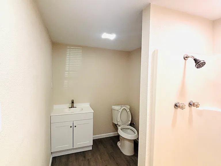 1203 Harrington Ave #C — Photo 9