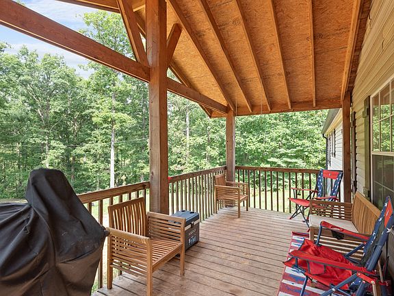 3rd image of 318 Lucas Ridge Ln