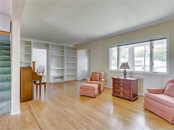 3rd image of 173 Owosso Ave
