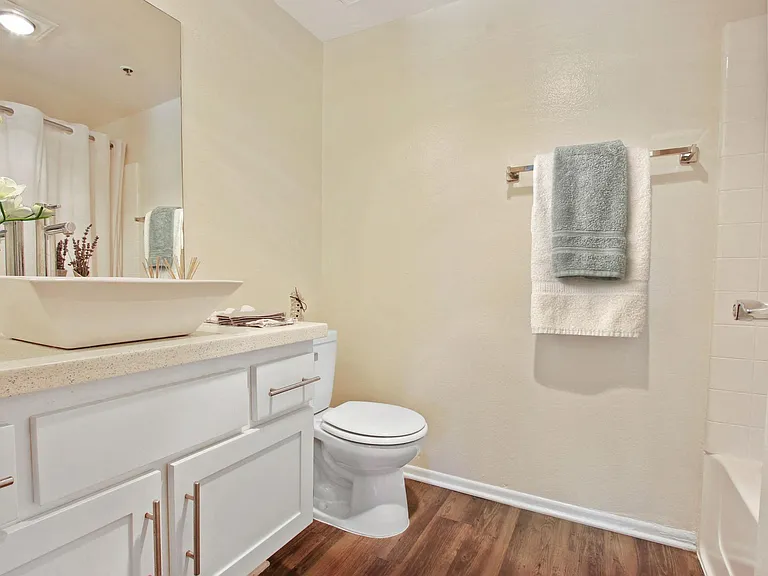 Palm Royale Apartments — Photo 14