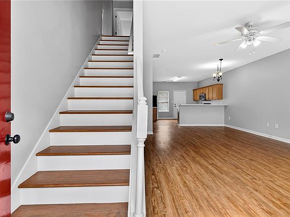 3rd image of 4210 Oakwood Rd APT C5