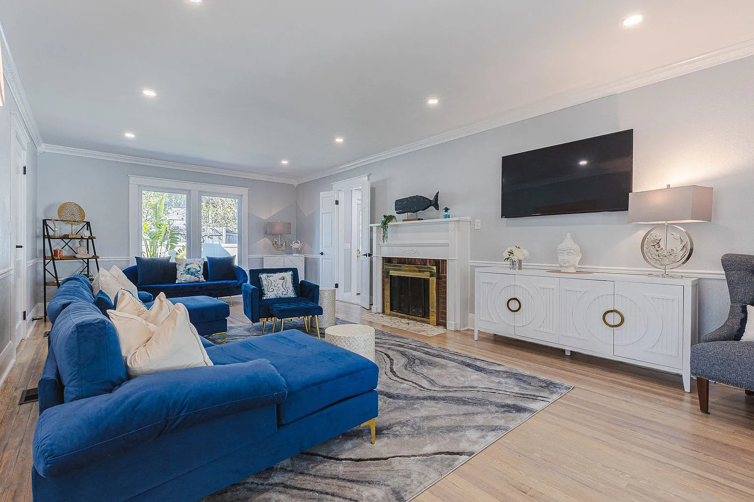 4 bed, 3.5 bath, 2228 sqft, $5,800 — Photo 3
