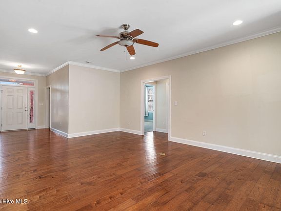 3rd image of 184 Candlewick Court