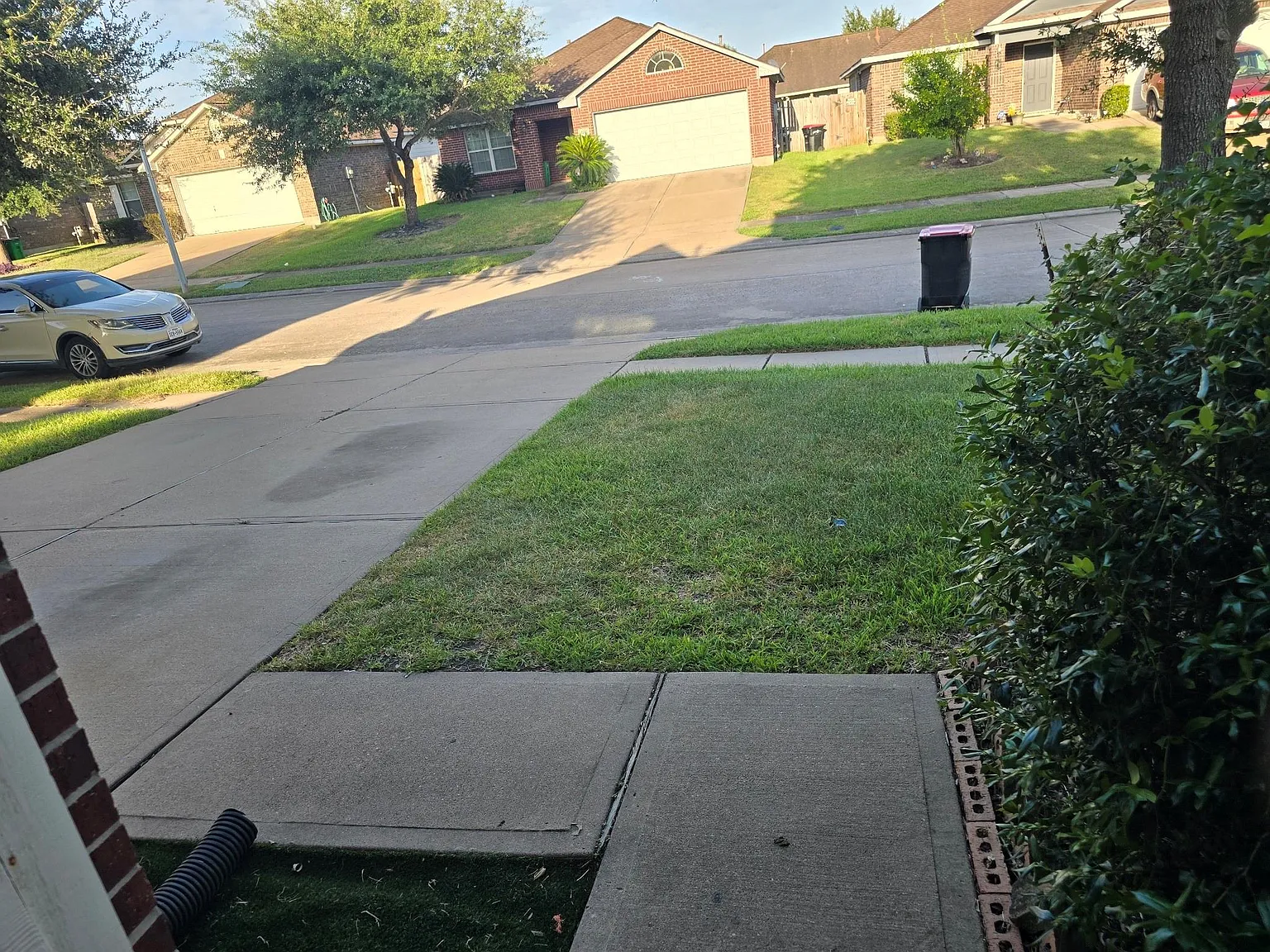 4 bed, 2.5 bath, $2,300 — Photo 2
