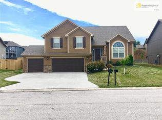708 NW Eagle Dr, Grain Valley, MO 64029