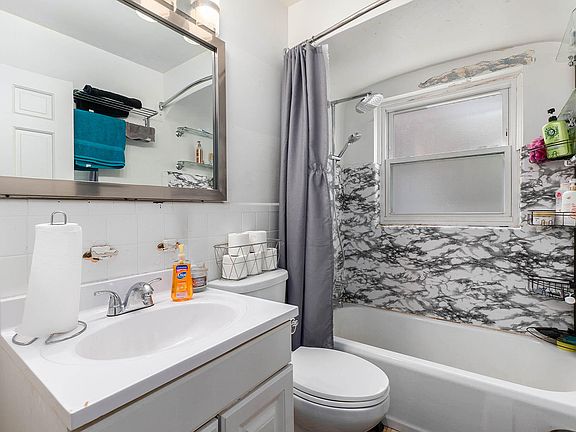 5th image of 18301 Birwood St