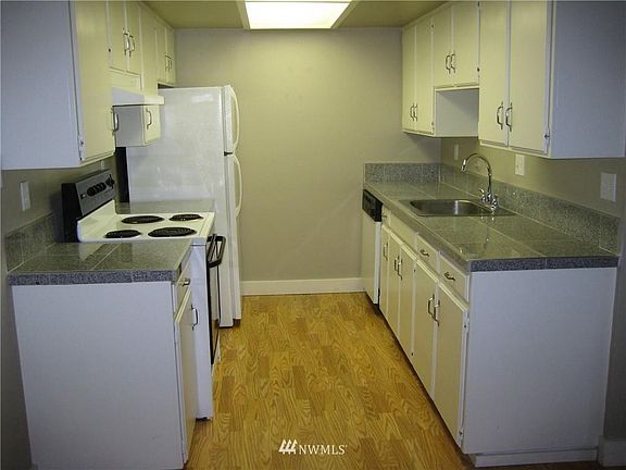 4th image of 14504 NE 7th Pl APT 2