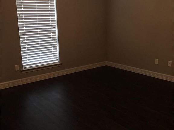 5th image of 513 Baylor Dr #1