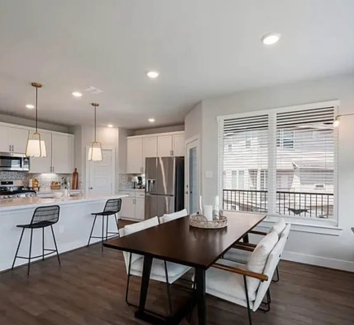 4 bed, 2087 sqft, $2,400 — Photo 2
