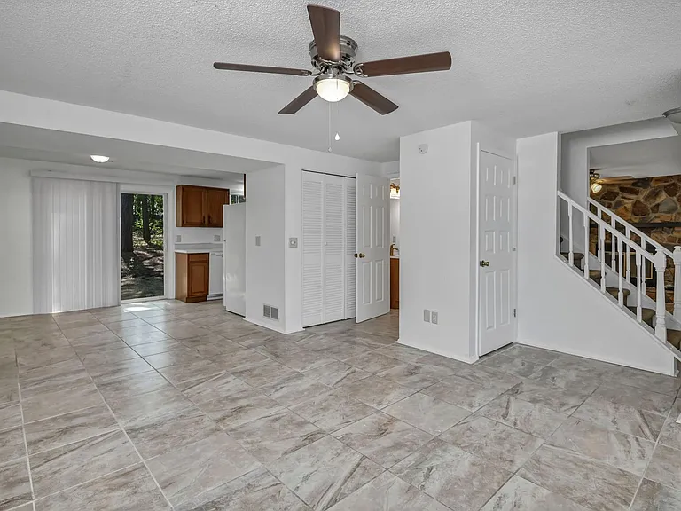 220 N Donar Dr — Photo 5