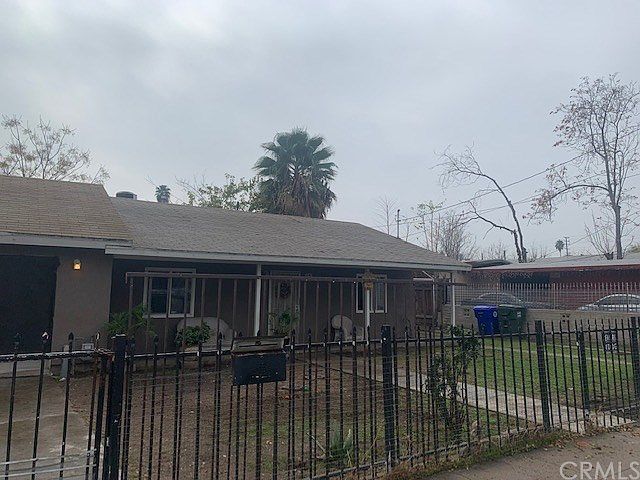 1st image of 153 E 11th St