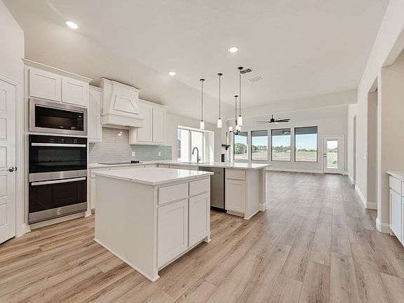4th image of 1065 Monaco Ct