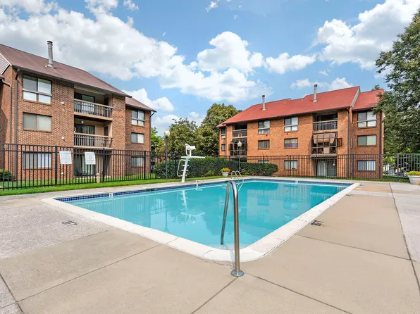 The Greens at Columbia Apartments